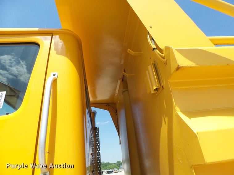 image for item DA3492 2002 International F2554 dump truck