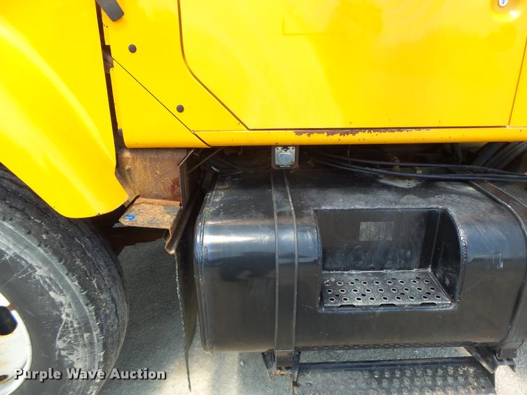 image for item DA3492 2002 International F2554 dump truck