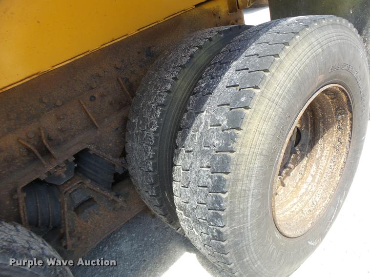 image for item DA3492 2002 International F2554 dump truck