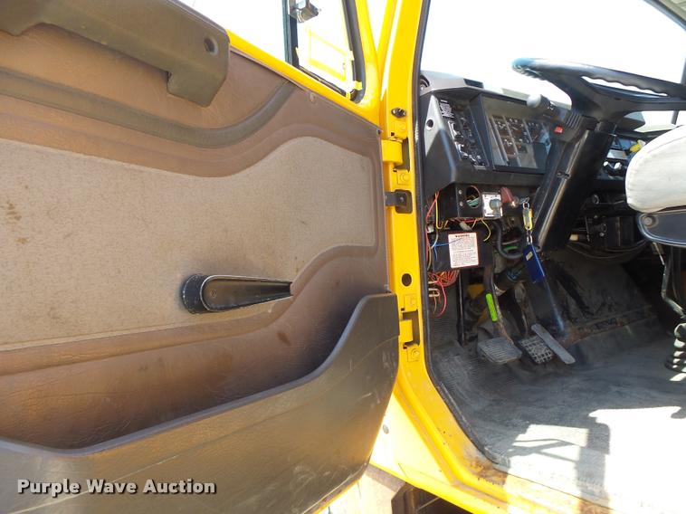 image for item DA3492 2002 International F2554 dump truck