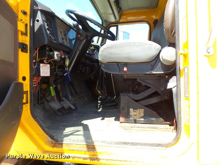 image for item DA3492 2002 International F2554 dump truck