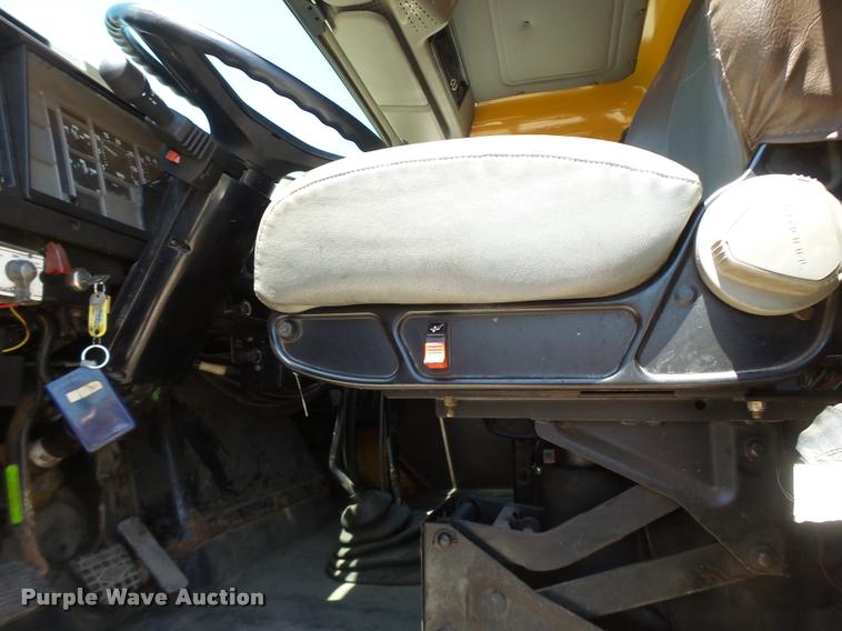 image for item DA3492 2002 International F2554 dump truck