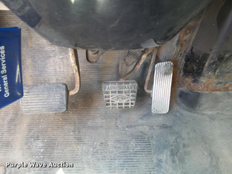 image for item DA3492 2002 International F2554 dump truck