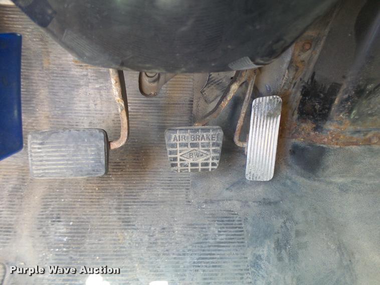 image for item DA3492 2002 International F2554 dump truck