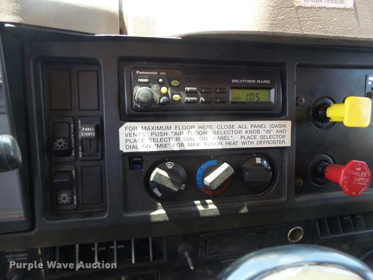 image for item DA3492 2002 International F2554 dump truck