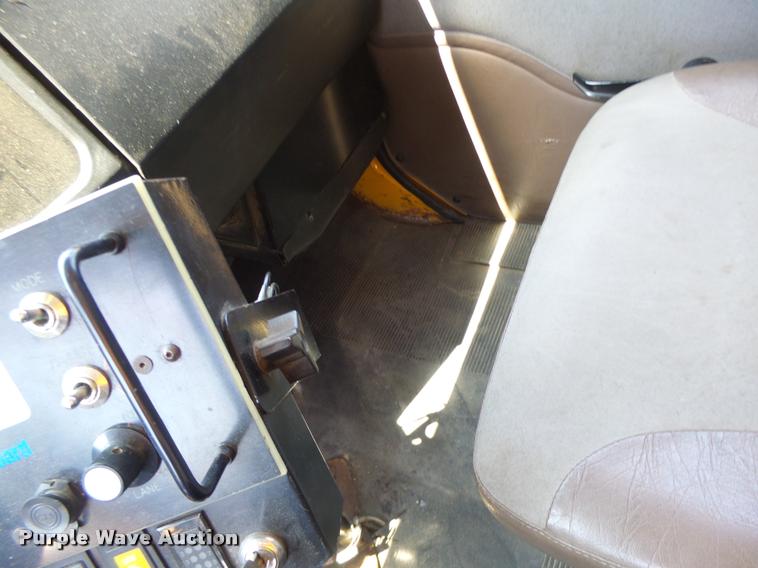 image for item DA3492 2002 International F2554 dump truck