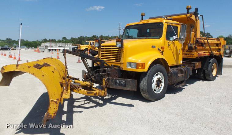 image for item DA3493 2002 International 4900 dump truck