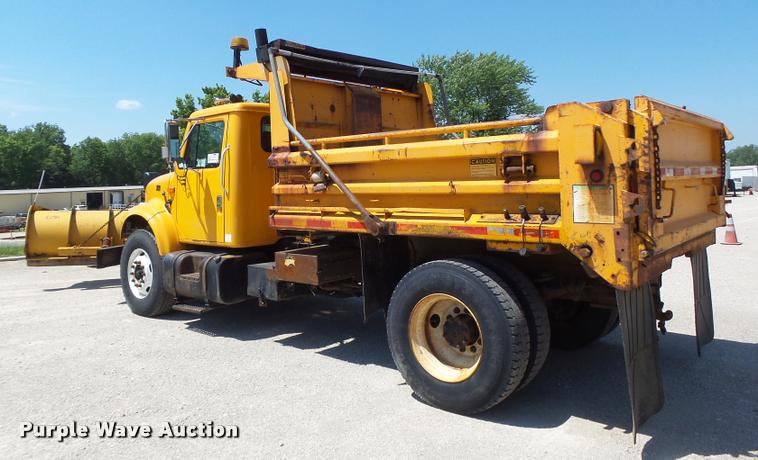 image for item DA3493 2002 International 4900 dump truck