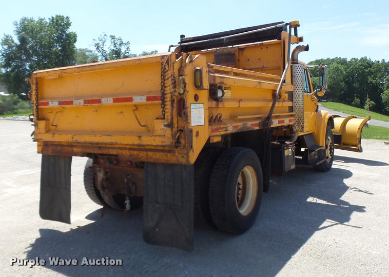 image for item DA3493 2002 International 4900 dump truck