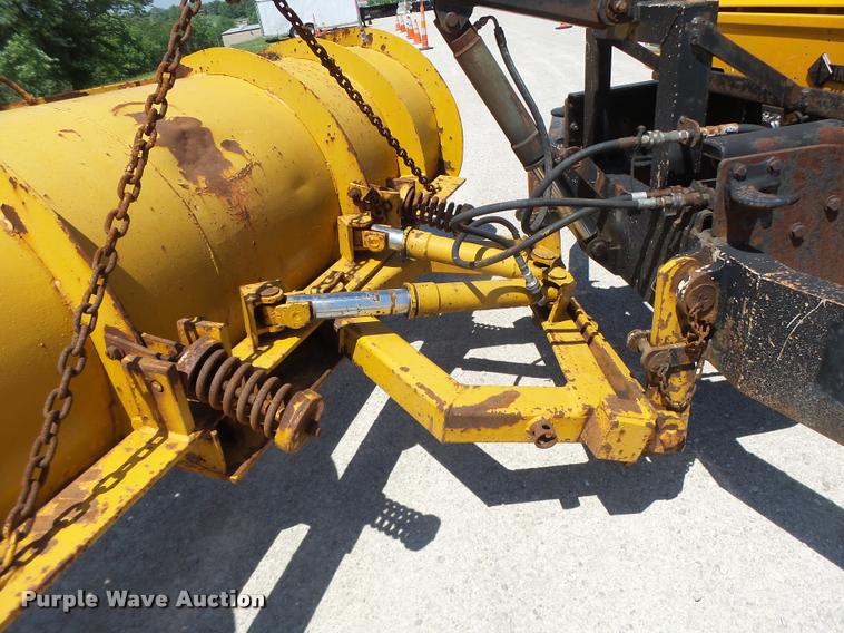 image for item DA3493 2002 International 4900 dump truck