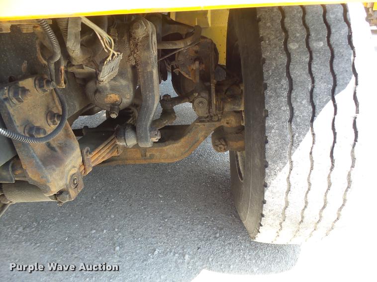 image for item DA3493 2002 International 4900 dump truck