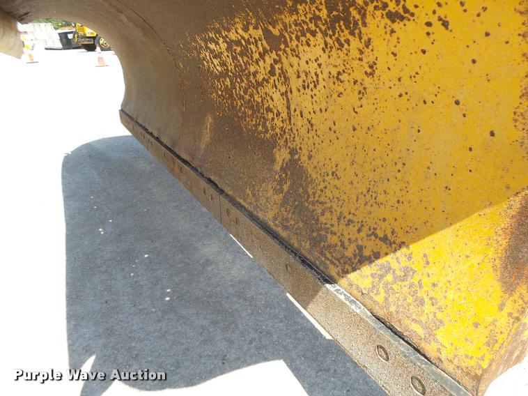 image for item DA3493 2002 International 4900 dump truck