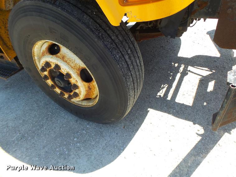 image for item DA3493 2002 International 4900 dump truck