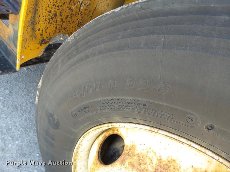 image for item DA3493 2002 International 4900 dump truck