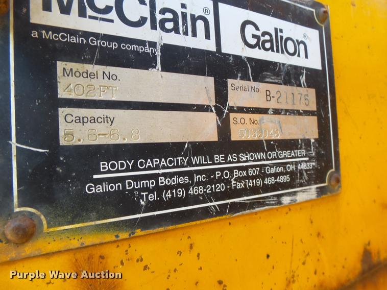 image for item DA3493 2002 International 4900 dump truck