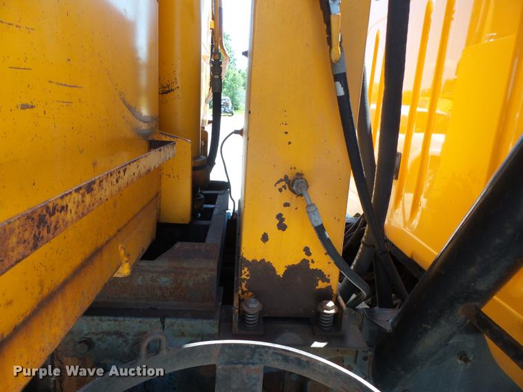 image for item DA3493 2002 International 4900 dump truck