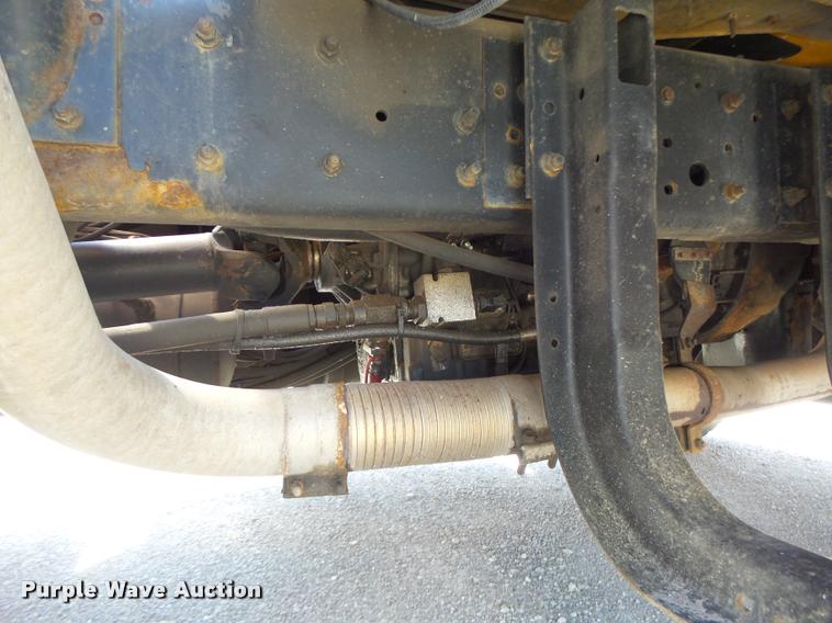 image for item DA3493 2002 International 4900 dump truck