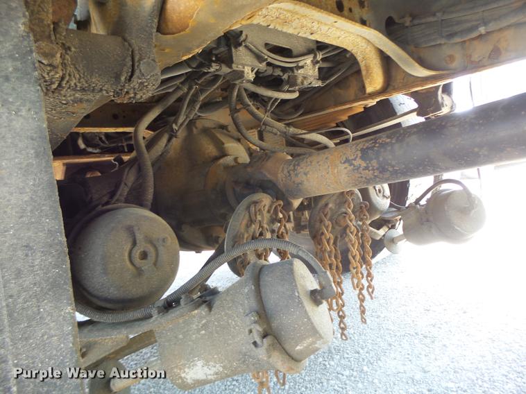 image for item DA3493 2002 International 4900 dump truck