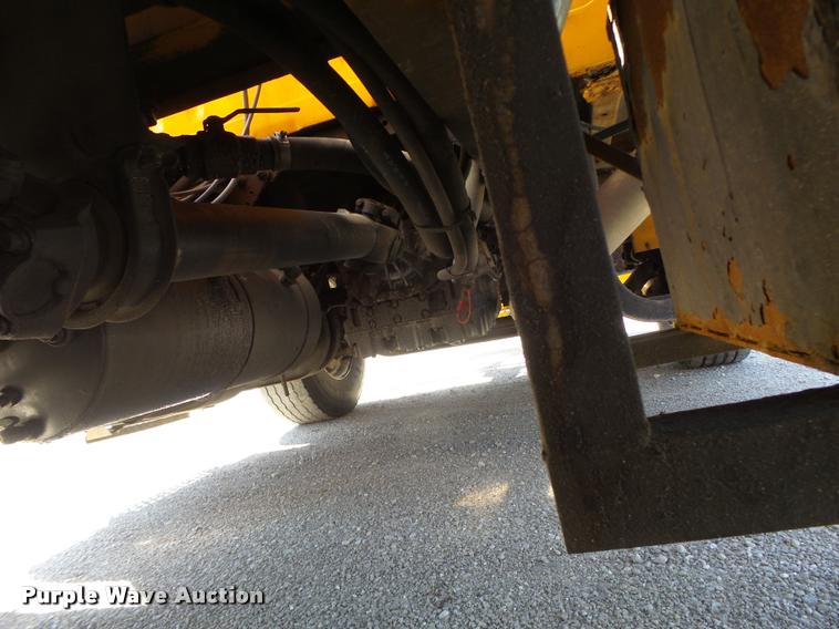 image for item DA3493 2002 International 4900 dump truck