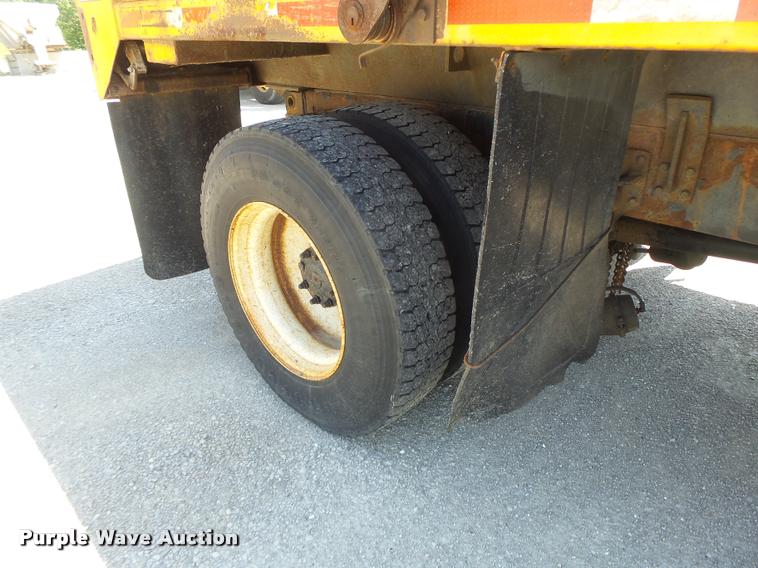 image for item DA3493 2002 International 4900 dump truck