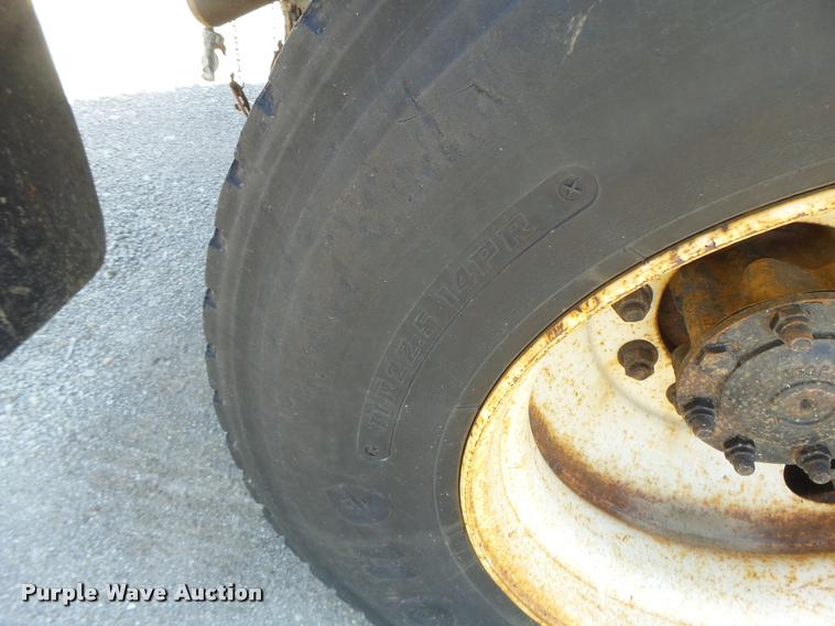 image for item DA3493 2002 International 4900 dump truck