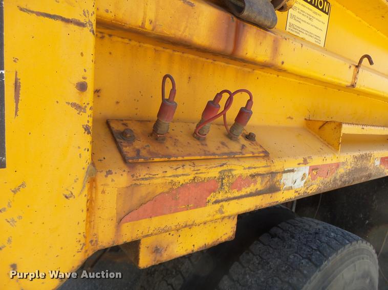 image for item DA3493 2002 International 4900 dump truck
