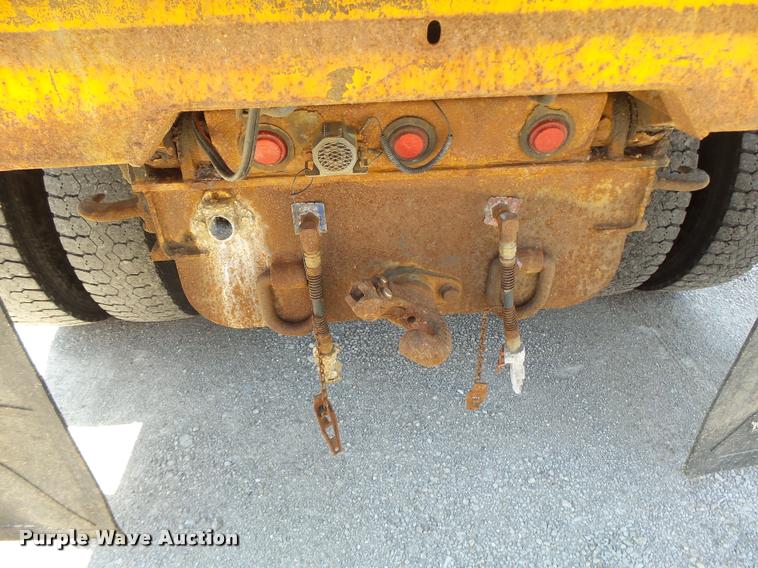 image for item DA3493 2002 International 4900 dump truck
