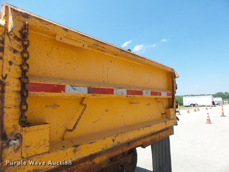 image for item DA3493 2002 International 4900 dump truck
