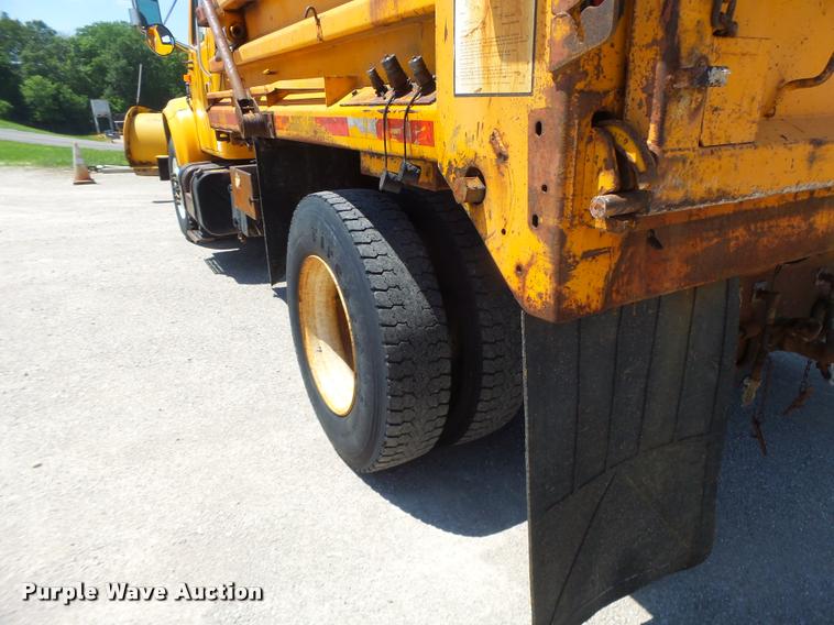 image for item DA3493 2002 International 4900 dump truck