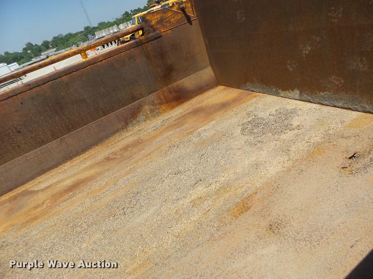 image for item DA3493 2002 International 4900 dump truck