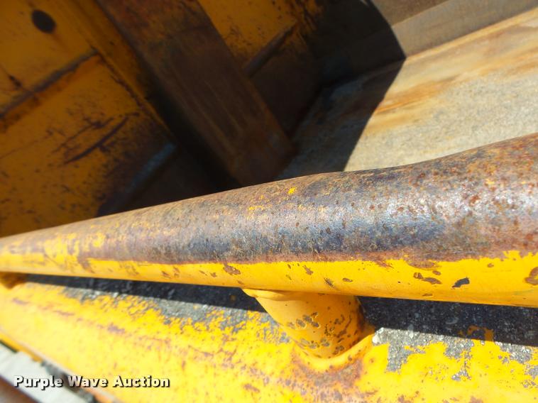 image for item DA3493 2002 International 4900 dump truck