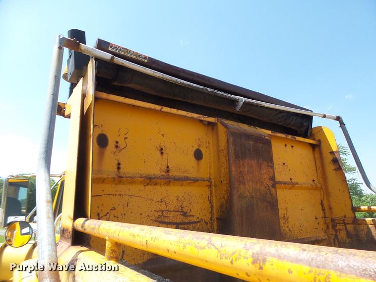 image for item DA3493 2002 International 4900 dump truck