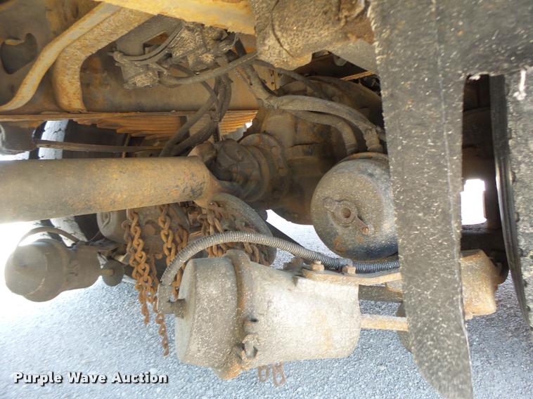 image for item DA3493 2002 International 4900 dump truck