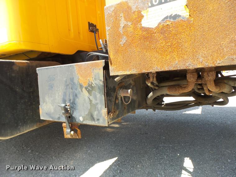 image for item DA3493 2002 International 4900 dump truck