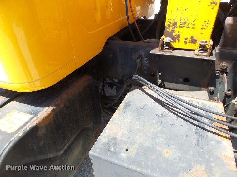 image for item DA3493 2002 International 4900 dump truck