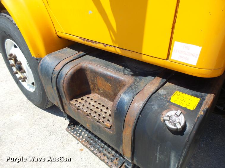 image for item DA3493 2002 International 4900 dump truck