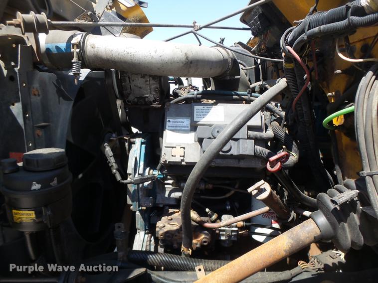 image for item DA3493 2002 International 4900 dump truck