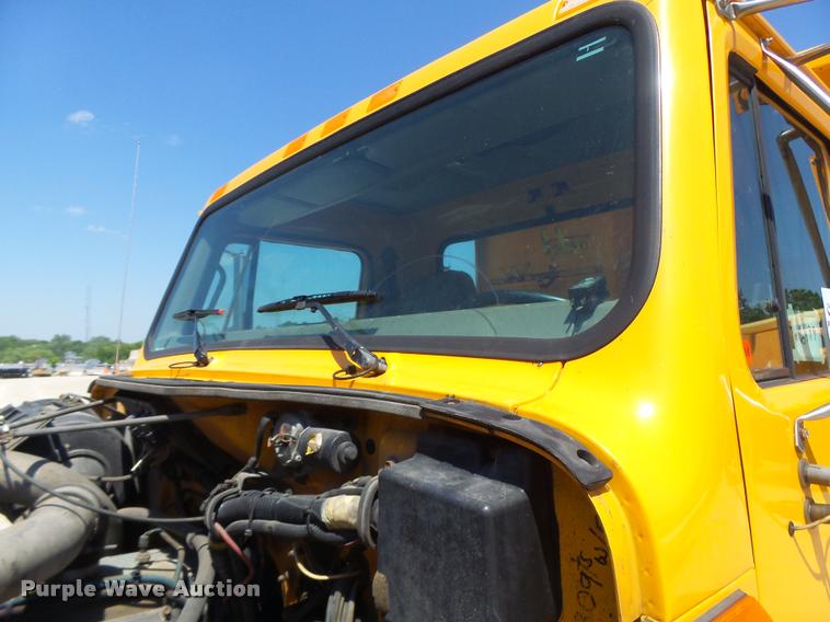 image for item DA3493 2002 International 4900 dump truck