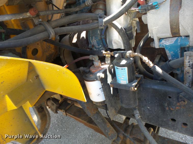 image for item DA3493 2002 International 4900 dump truck