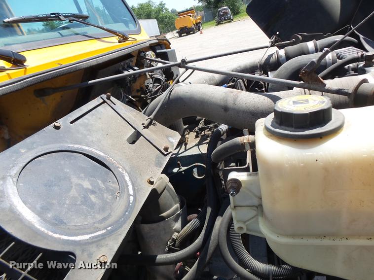 image for item DA3493 2002 International 4900 dump truck