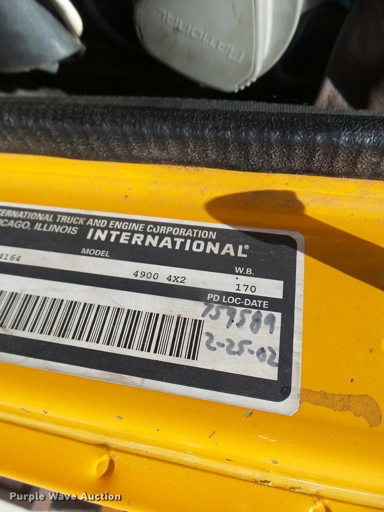 image for item DA3493 2002 International 4900 dump truck