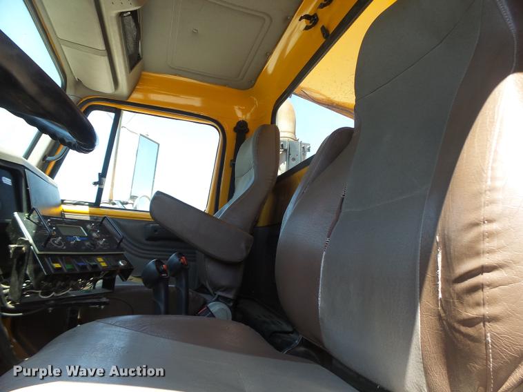 image for item DA3493 2002 International 4900 dump truck