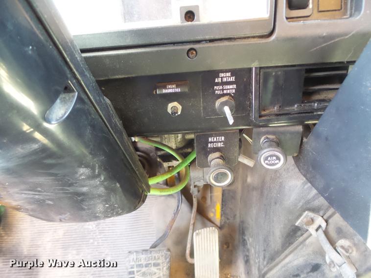 image for item DA3493 2002 International 4900 dump truck