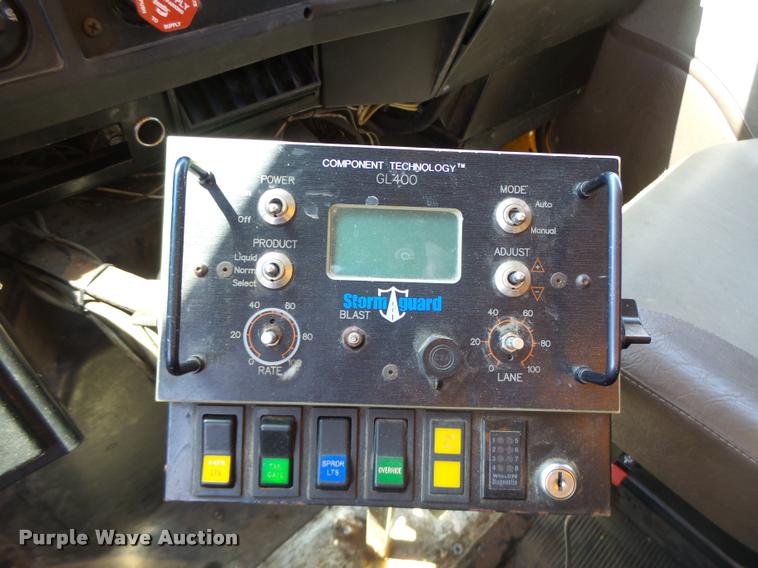 image for item DA3493 2002 International 4900 dump truck