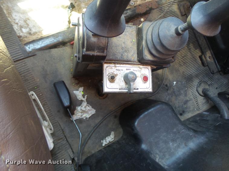 image for item DA3493 2002 International 4900 dump truck