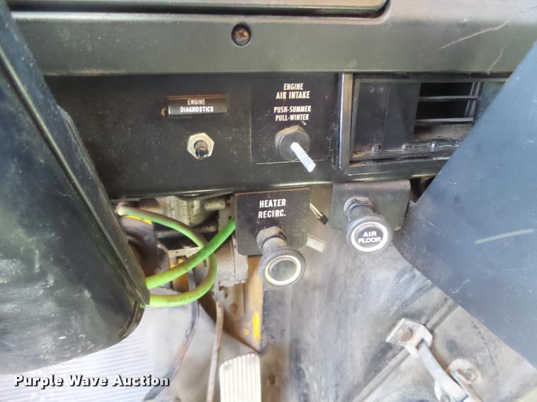 image for item DA3493 2002 International 4900 dump truck