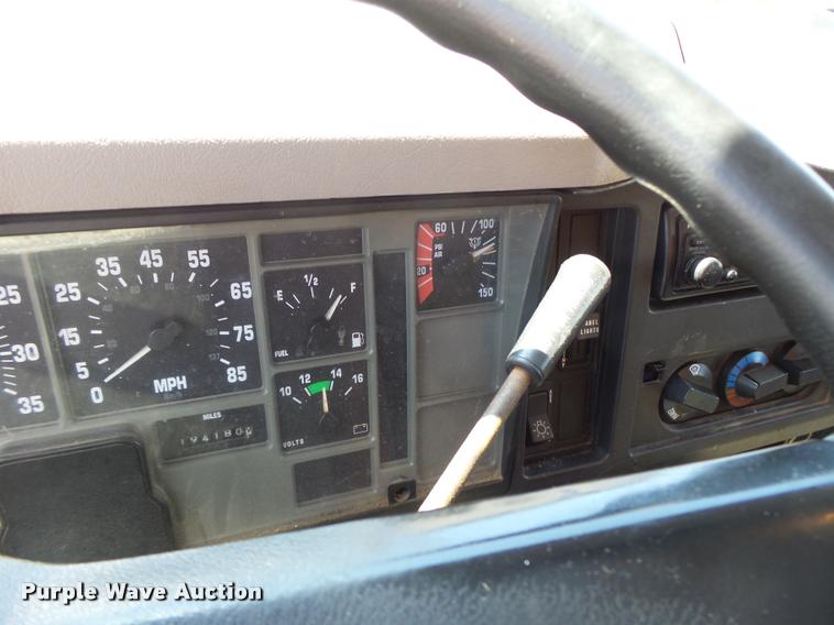 image for item DA3493 2002 International 4900 dump truck