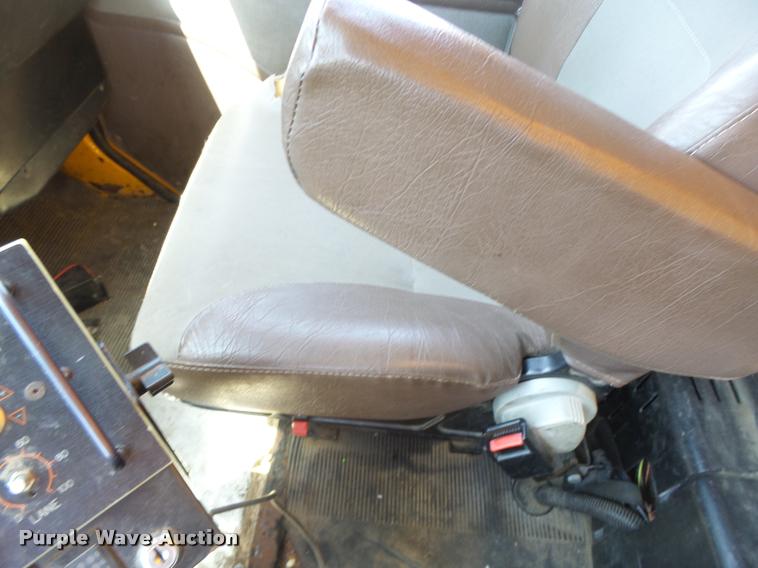 image for item DA3493 2002 International 4900 dump truck