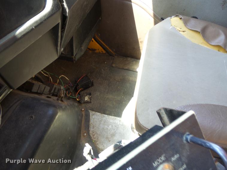 image for item DA3493 2002 International 4900 dump truck