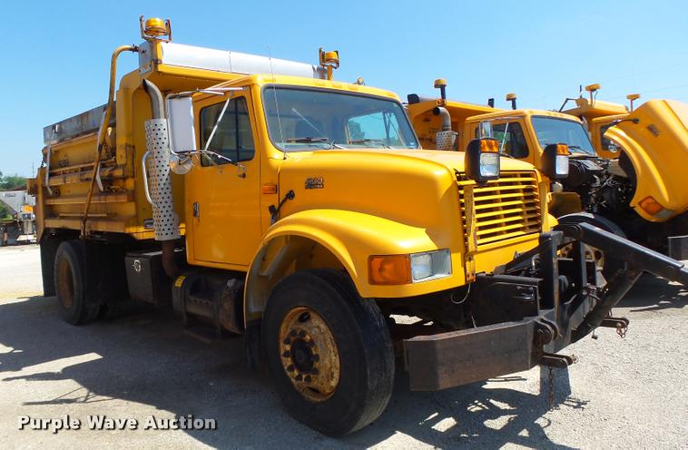 image for item DA3494 2000 International 4900 dump truck